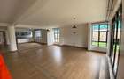 5 Bed House with En Suite in Ridgeways - 3