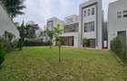 5 Bed House with En Suite in Lavington - 1