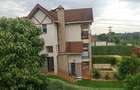 4 Bed Townhouse in Redhill - 1