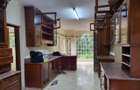 5 Bed House with En Suite in Rosslyn - 9