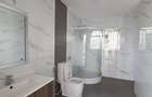 6 Bed House with En Suite in Lavington - 4