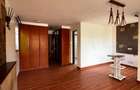 3 Bed Apartment with Swimming Pool in Riverside - 15
