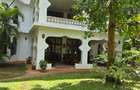 Serviced 3 Bed Apartment with En Suite at La-Marina - 2