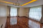 4 Bed House with En Suite in Rosslyn - 8