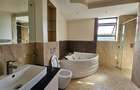 3 Bed Apartment with En Suite in Riverside - 8