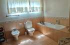 3 Bed House with En Suite in Lavington - 16