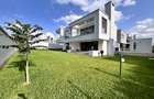 5 Bed Villa with En Suite in Runda - 1