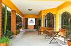 4 Bed Villa with En Suite in Brookside - 1