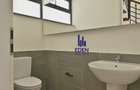 3 Bed Apartment with En Suite in Riverside - 16