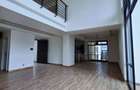 4 Bed Apartment with En Suite at Riverside Drive - 6