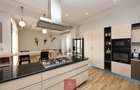 4 Bed Apartment with En Suite at Riverside Drive - 6