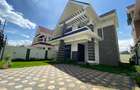 4 Bed House with En Suite in Membley - 1