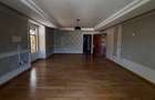 5 Bed Townhouse with En Suite in Lavington - 2