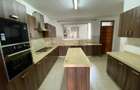 5 Bed Townhouse with En Suite in Lavington - 7