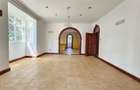 5 Bed House with En Suite in Rosslyn - 15