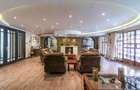 5 Bed House with En Suite in Ridgeways - 4