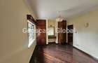 5 Bed Townhouse with En Suite in Spring Valley - 3