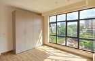 4 Bed Apartment with En Suite at Riverside Drive - 8