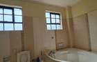 3 Bed Apartment with En Suite at Riverside Drive - 13