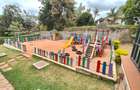 5 Bed House with En Suite at Rosslyn - 1