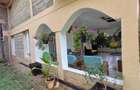 5 Bed House with En Suite at Hardy Area - 2