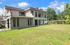 6 Bed Townhouse with En Suite at Lavington Green - 4