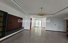 4 Bed Apartment with En Suite in Riverside - 13