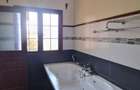 4 Bed Villa with En Suite in Windsor - 10