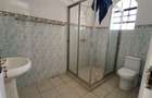 4 Bed House with En Suite in Ridgeways - 12