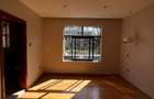 5 Bed Townhouse with En Suite in Lavington - 6