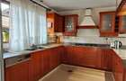 4 Bed House with En Suite in Ridgeways - 7