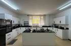 4 Bed Apartment in Riverside - 6