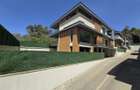 6 Bed Villa with En Suite in Lavington - 3