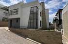 5 Bed Townhouse with En Suite in Lavington - 1