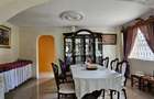 7 Bed House with En Suite in Thome - 2