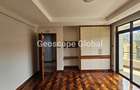 4 Bed Apartment with En Suite in Riverside - 10