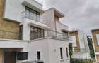 5 Bed Townhouse with En Suite in Lavington - 2