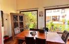 6 Bed House with En Suite at Ridgeway - 15
