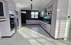 5 Bed House with Garden in Cianda - 8