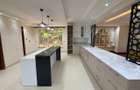 10 Bed House with En Suite in Nyari - 3