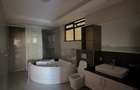 4 Bed Apartment with En Suite at Riverside Drive - 14