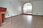 5 Bed House with En Suite in Lavington - 12