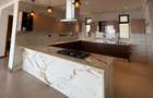 4 Bed Apartment with En Suite in Riverside - 6