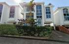 4 Bed House with En Suite in Lavington - 1