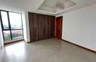 4 Bed Apartment with En Suite at Riverside Drive - 11