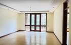 4 Bed Apartment with En Suite in Riverside - 13