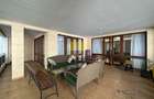 4 Bed Apartment in Riverside - 4