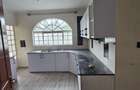 5 Bed Townhouse with En Suite at Off Convent Drive - 9