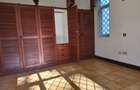 5 Bed Townhouse with En Suite in Rosslyn - 9