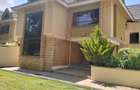 5 Bed Townhouse with En Suite at Lavington - 1